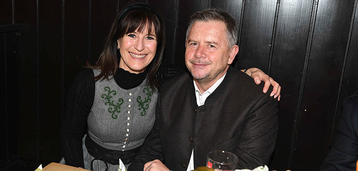 Erich Harsch ( Geschäftsführer, Hornbach Holding AG / Hornbach-Baumarkt-AG ) mit Frau Sabine/ Neujahrsempfang des "Eagles Charity Golf Club" im Herzoglichen Bräustüberl Tegernsee am 15.01.2023 / ©Foto:Schneider-Press/W.Breiteneicher 